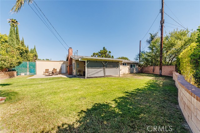 9549 Forbes Ave, Northridge CA: https://media.crmls.org/medias/db6eb916-6ecb-416f-8505-191bc9f8259c.jpg