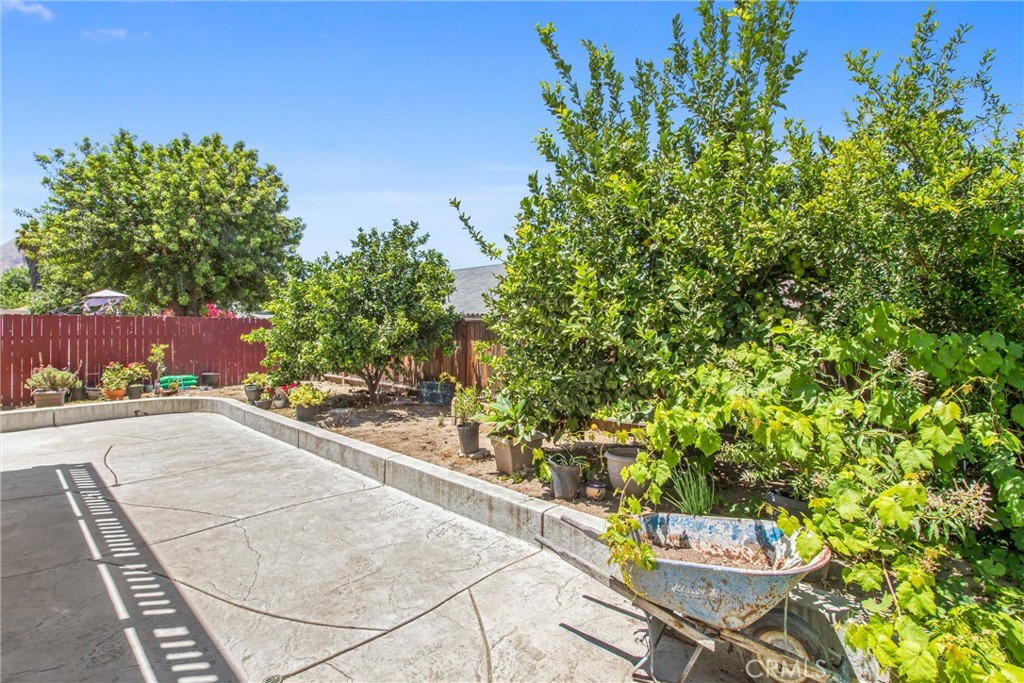 https://media.crmls.org/medias/db6eddc4-319b-4a71-97a1-dd6c90e7b0db.jpg?preset=X-Large