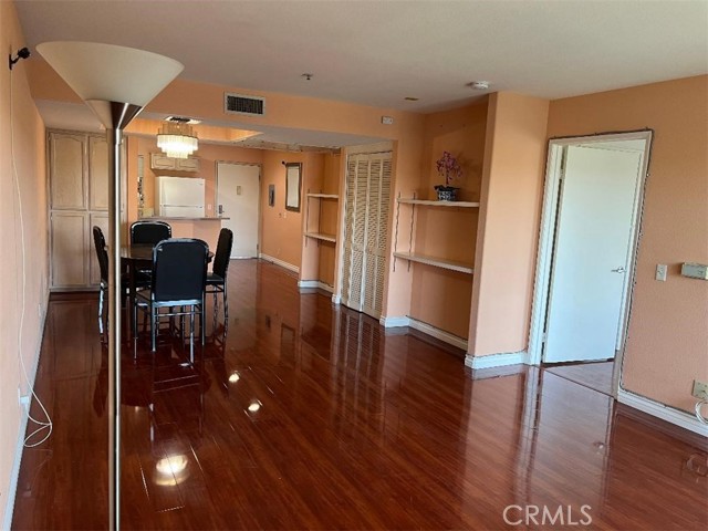 Image 7 of 27 For 321 Orange Avenue 306