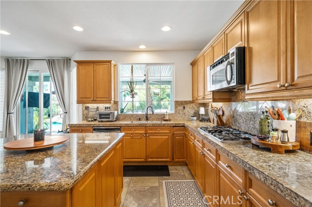 Detail Gallery Image 6 of 39 For 63 Volta Del Tintori St, Lake Elsinore,  CA 92532 - 5 Beds | 4/1 Baths