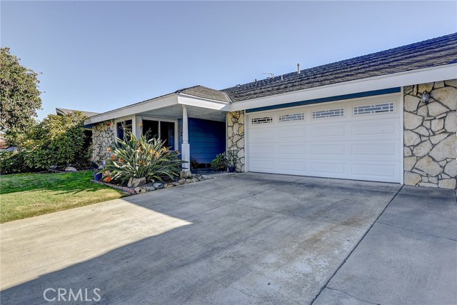 7042 Stonewood Dr, Huntington Beach, CA 92647