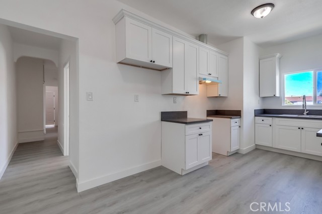1009 Coronado Avenue, Long Beach CA: https://media.crmls.org/medias/db7076fb-99ba-4825-9f9b-7f0cf23b6b87.jpg