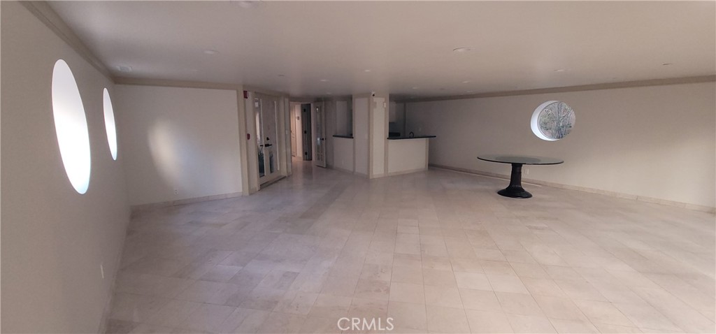 https://media.crmls.org/medias/db7229c2-25ff-453a-8781-2f8a5a069be2.jpg?preset=X-Large