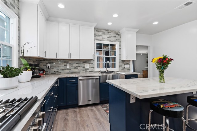 Detail Gallery Image 9 of 36 For 5919 Bellflower Bld, Lakewood,  CA 90713 - 3 Beds | 2 Baths