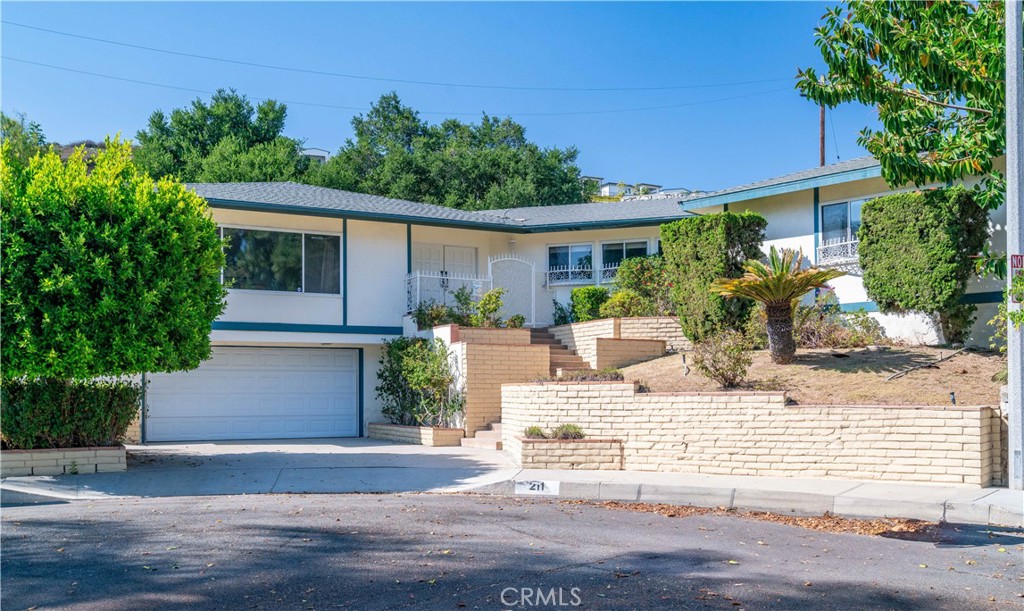 211 Peacock Lane
