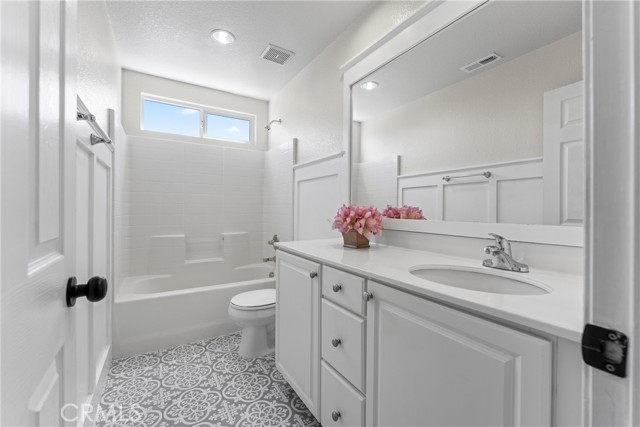 Detail Gallery Image 13 of 22 For 5789 Golding Dr, Lancaster,  CA 93536 - 4 Beds | 3 Baths