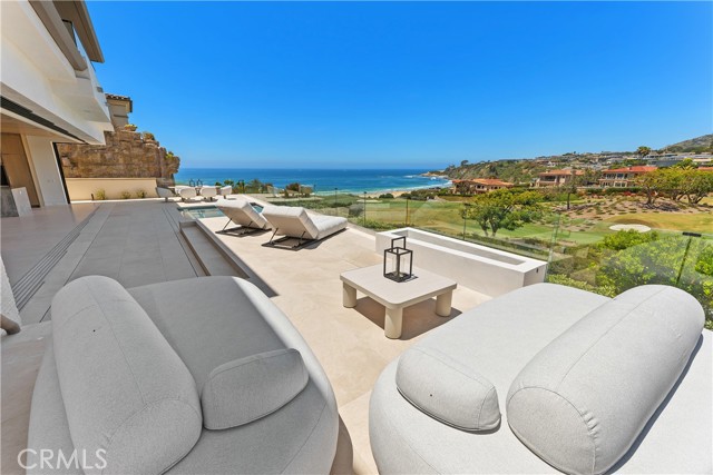 13 Ritz Cove Drive, Dana Point CA: https://media.crmls.org/medias/db72c5ff-38bc-472c-8b1f-ab8924ce4268.jpg
