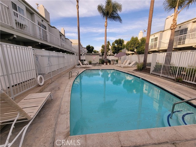 Detail Gallery Image 13 of 55 For 1127 W 228th St #12,  Torrance,  CA 90502 - 3 Beds | 3 Baths