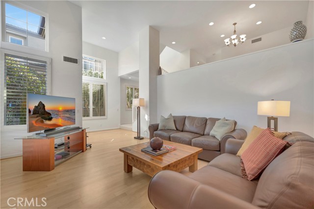 Detail Gallery Image 7 of 48 For 19328 Surfwave Dr, Huntington Beach,  CA 92648 - 3 Beds | 2/1 Baths