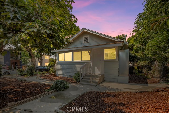 1270 W 19th Street, Long Beach CA: https://media.crmls.org/medias/db7558e9-5674-45f1-a635-42178a9e1e5b.jpg