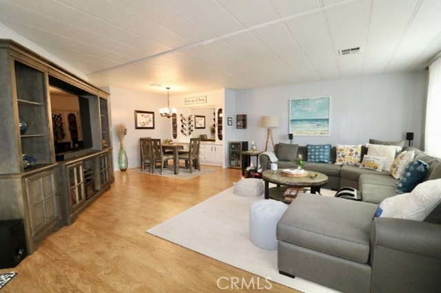 Detail Gallery Image 14 of 36 For 14044 Lake Glen Dr #38,  La Mirada,  CA 90638 - 2 Beds | 2 Baths