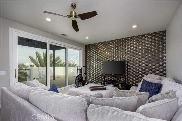 Detail Gallery Image 35 of 47 For 413 Transport, Tustin,  CA 92782 - 4 Beds | 4 Baths