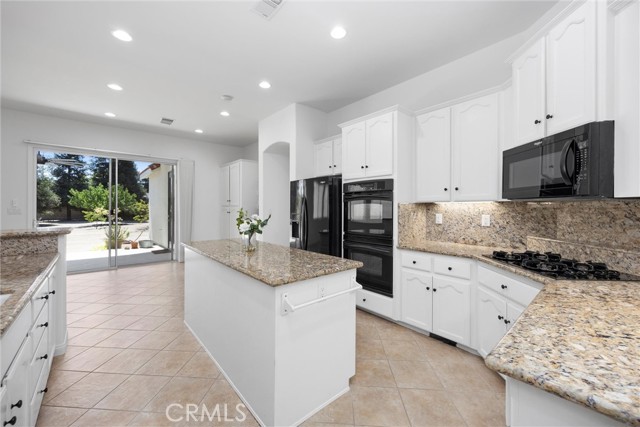 Detail Gallery Image 11 of 37 For 12805 Monterey Beach Dr, Bakersfield,  CA 93311 - 4 Beds | 3/1 Baths