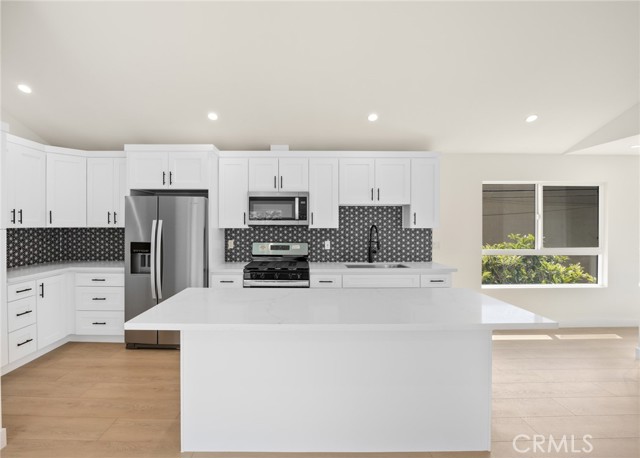 914 N Catalina Street, Burbank CA: https://media.crmls.org/medias/db75a935-9d7c-4357-85f7-0c049f6eb632.jpg