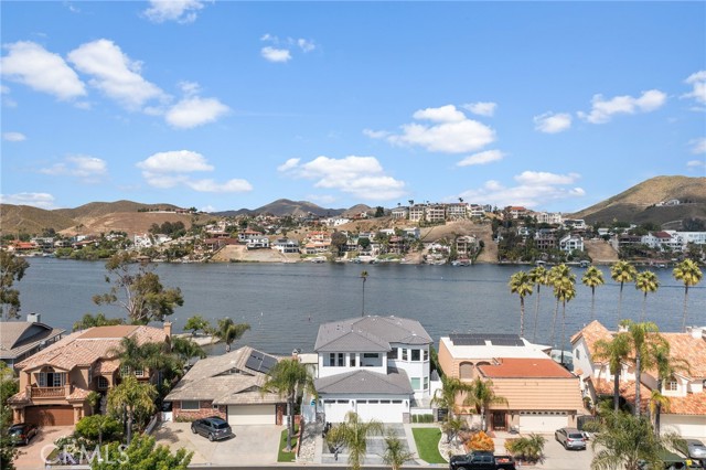 22400 Whirlaway Court, Canyon Lake CA: https://media.crmls.org/medias/db770328-453e-461a-83f6-dcb03618f503.jpg
