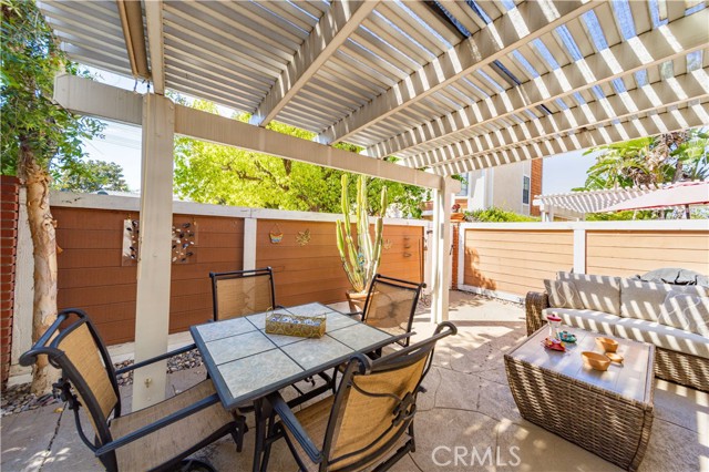 Detail Gallery Image 30 of 39 For 5930 Tampa #204,  Tarzana,  CA 91356 - 3 Beds | 3/1 Baths