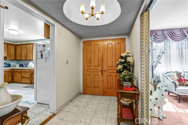 301 East Buckthorn photo 3
