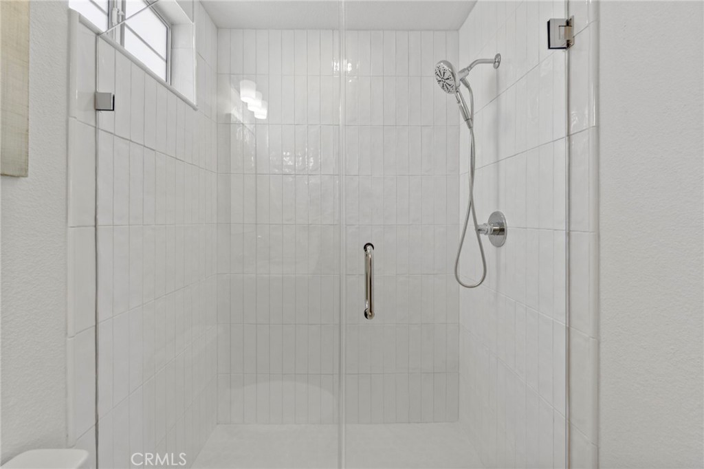 https://media.crmls.org/medias/db78084c-ad57-4895-8ec8-dc25f4ae82ac.jpg?preset=X-Large