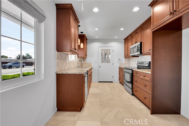 Detail Gallery Image 18 of 46 For 28057 Saint Marys, Menifee,  CA 92586 - 2 Beds | 2 Baths
