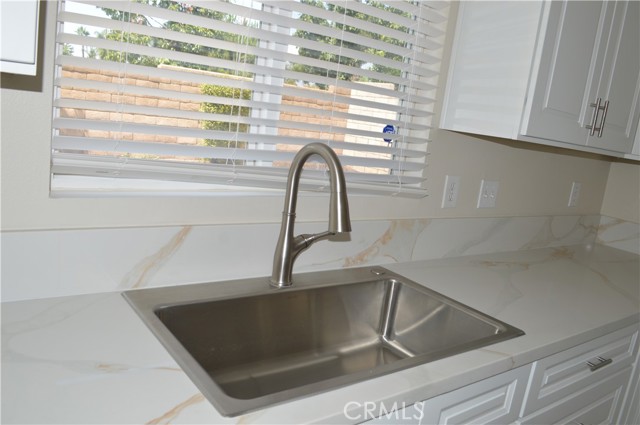 Detail Gallery Image 11 of 33 For 7004 Newport Ave, Fontana,  CA 92336 - 4 Beds | 2/1 Baths