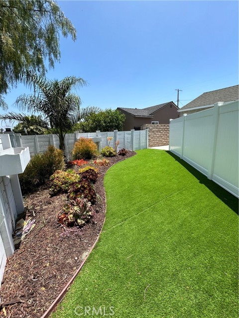 Detail Gallery Image 3 of 14 For 12008 Roscoe Blvd, North Hollywood,  CA 91605 - 0 Beds | 1 Baths