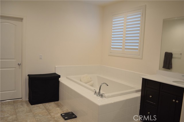 Detail Gallery Image 14 of 58 For 17026 Schneider St, Fontana,  CA 92336 - 5 Beds | 4 Baths
