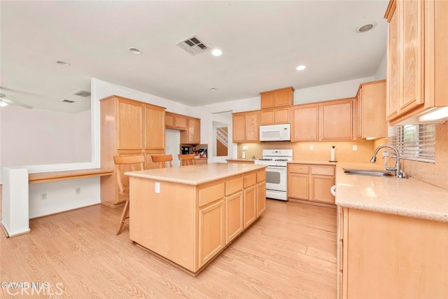 Detail Gallery Image 10 of 28 For 43341 Elizabeth Ln, Lancaster,  CA 93535 - 4 Beds | 2/1 Baths