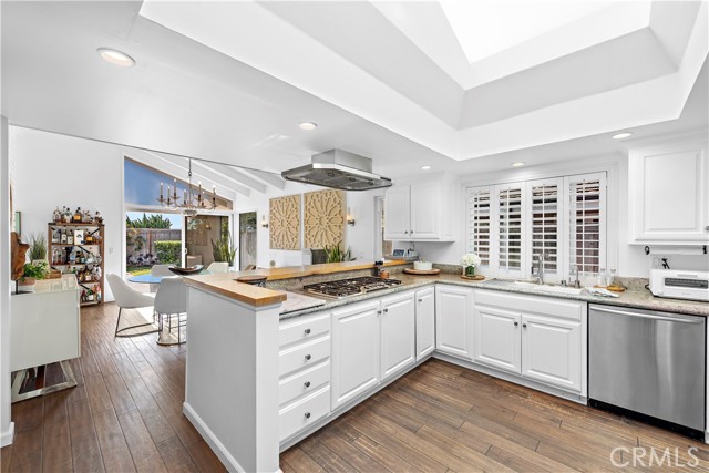 Detail Gallery Image 8 of 28 For 1831 Seadrift Dr, Corona Del Mar,  CA 92625 - 5 Beds | 4 Baths