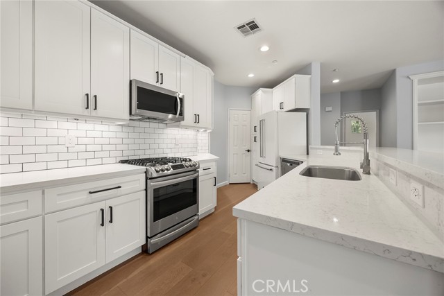 72 Salton, Irvine CA: https://media.crmls.org/medias/db7b6c79-38e1-4cbc-b814-cfc7cb8e85bb.jpg