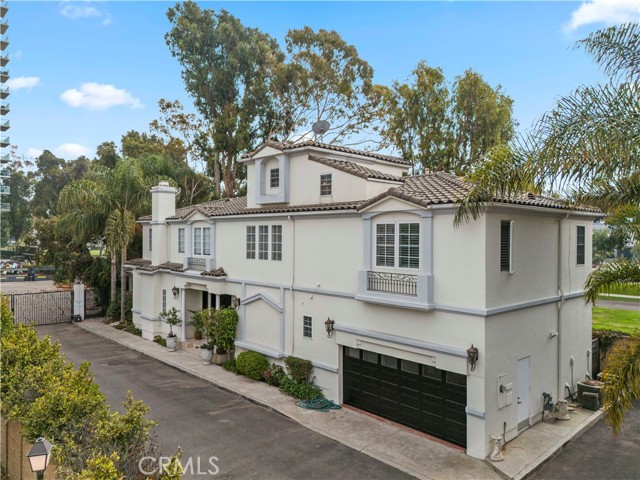 Detail Gallery Image 2 of 66 For 1020 Harbor Crossing Ln, Marina Del Rey,  CA 90292 - 4 Beds | 4/1 Baths