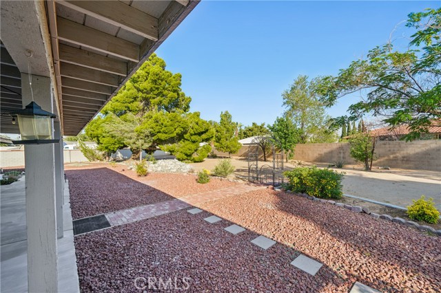 13319 Waco Ln, Apple Valley CA: https://media.crmls.org/medias/db7cdf74-b42c-4160-8ff0-c38a9fba3a92.jpg