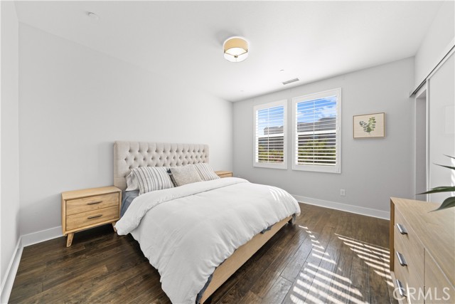 9 Compass Court, Aliso Viejo CA: https://media.crmls.org/medias/db7ce94d-095b-4327-a3cc-5f1c6a1cf45f.jpg