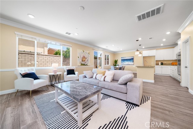 12010 Santiam Court, Jurupa Valley CA: https://media.crmls.org/medias/db7f0390-e41f-4c3e-aa82-597760f07eb3.jpg
