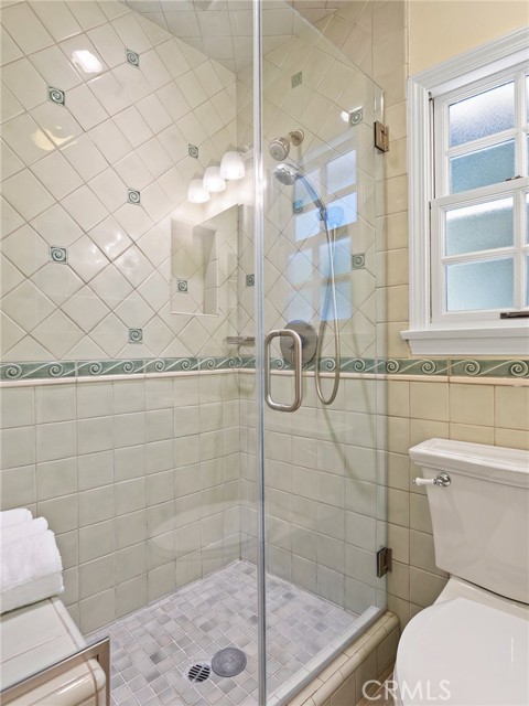 Detail Gallery Image 39 of 72 For 1012 N Sunset Canyon Dr, Burbank,  CA 91504 - 3 Beds | 2 Baths