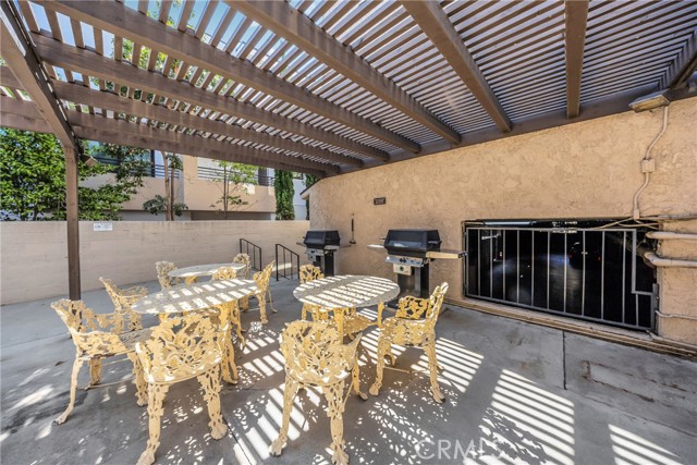 2386 E Del Mar Boulevard, Pasadena CA: https://media.crmls.org/medias/db8120c6-8118-49fa-9156-8c24aa1cc8ff.jpg