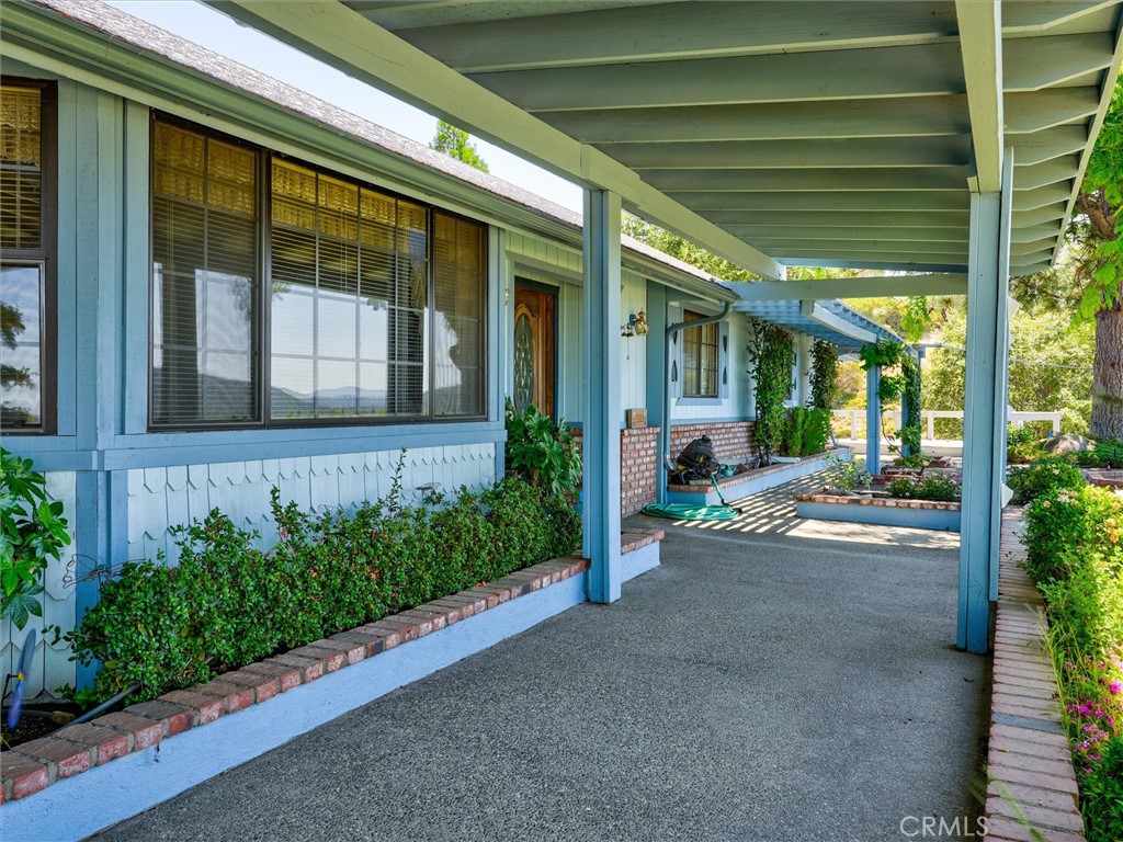 https://media.crmls.org/medias/db82e056-6d33-44bc-be4f-045ad8c56711.jpg?preset=X-Large