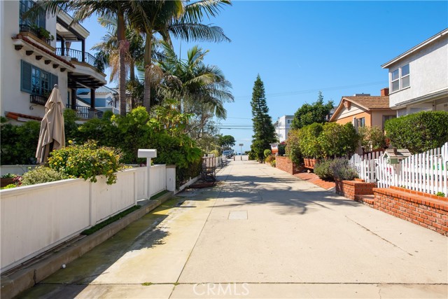 Detail Gallery Image 2 of 33 For 336 10th St, Manhattan Beach,  CA 90266 - 5 Beds | 4 Baths
