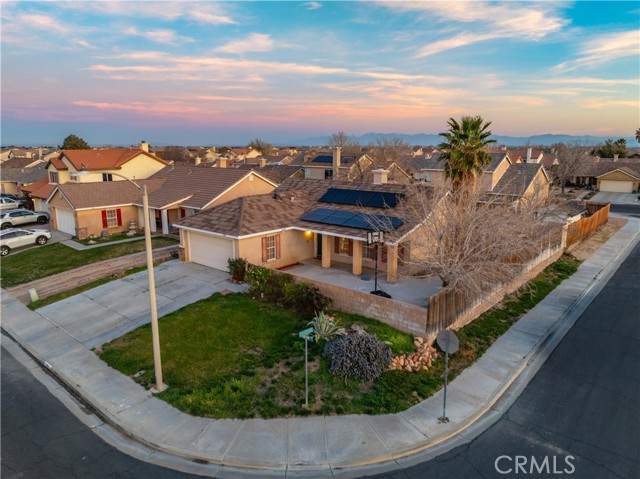 Detail Gallery Image 2 of 45 For 3340 Brabham Ave, Rosamond,  CA 93560 - 4 Beds | 3 Baths