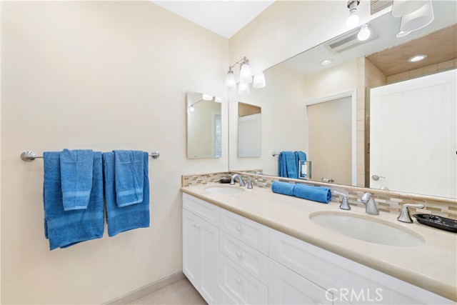 Detail Gallery Image 15 of 31 For 1051 Gaviota Dr, Laguna Beach,  CA 92651 - 2 Beds | 2 Baths