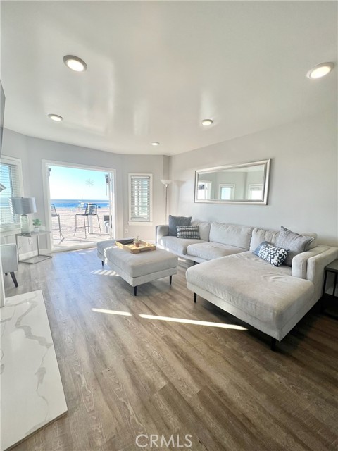 1836 The Strand, Hermosa Beach CA: https://media.crmls.org/medias/db84b7af-fd85-4eb6-b81e-6e53b7382082.jpg
