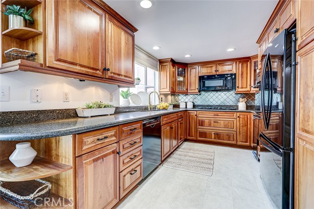 Detail Gallery Image 12 of 36 For 510 S Catalina Ave #2,  Redondo Beach,  CA 90277 - 3 Beds | 2 Baths