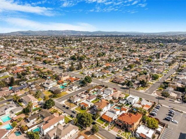 10014 La Reina Avenue, Downey, California 90240, 5 Bedrooms Bedrooms, ,5 BathroomsBathrooms,Single Family Residence,For Sale,La Reina,DW25006841