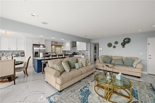 Detail Gallery Image 6 of 36 For 805 Ocean Ave #4,  Seal Beach,  CA 90740 - 3 Beds | 2 Baths