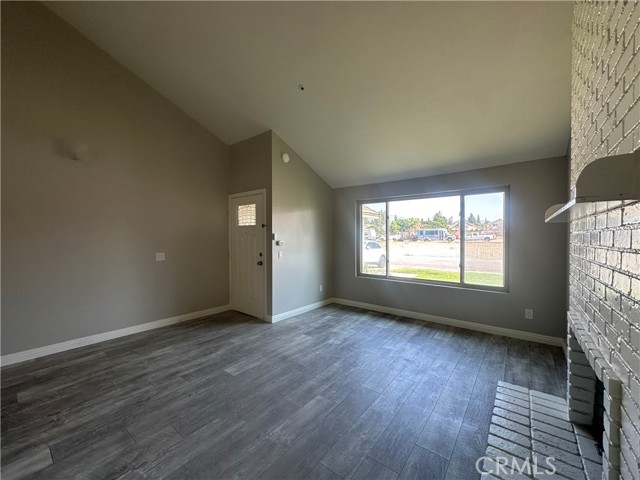 Detail Gallery Image 3 of 17 For 17175 Micallef St, Fontana,  CA 92336 - 3 Beds | 2 Baths
