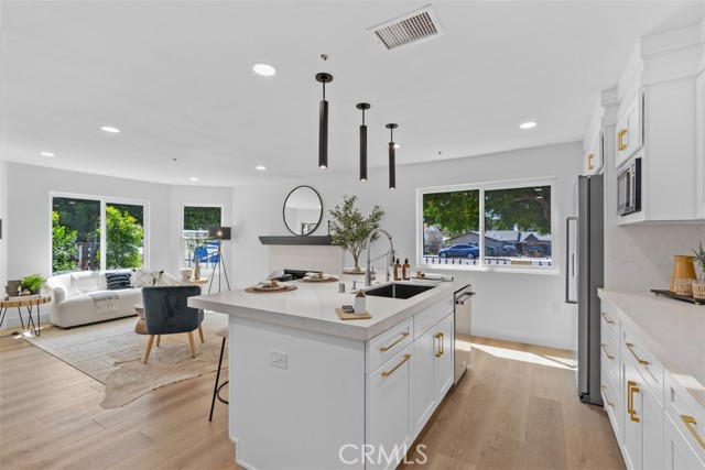 Detail Gallery Image 14 of 27 For 333 E Phillips Bld, Pomona,  CA 91766 - 3 Beds | 2/1 Baths