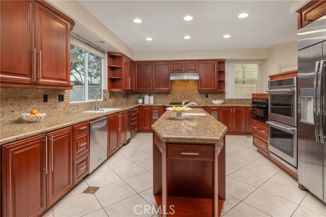 Detail Gallery Image 9 of 45 For 6471 Frampton Cir, Huntington Beach,  CA 92648 - 5 Beds | 4/1 Baths