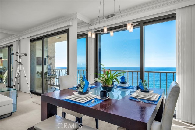 727 Esplanade, Redondo Beach, California 90277, 2 Bedrooms Bedrooms, ,Residential,For Sale,Esplanade,PV25024272