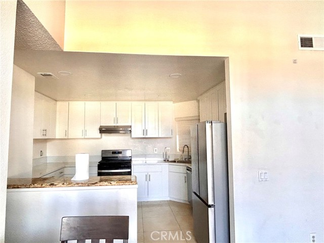 Detail Gallery Image 7 of 22 For 18 Town and Country Rd #34,  Pomona,  CA 91766 - 3 Beds | 2 Baths
