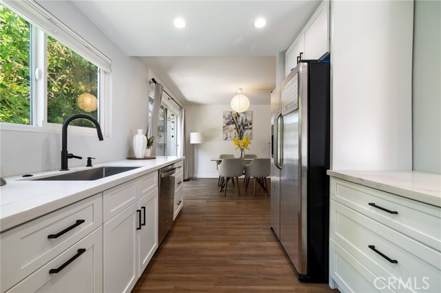 14300 Terra Bella Street, Panorama City CA: https://media.crmls.org/medias/db8761cd-0ce8-4115-bfcf-cba04fa34f8a.jpg