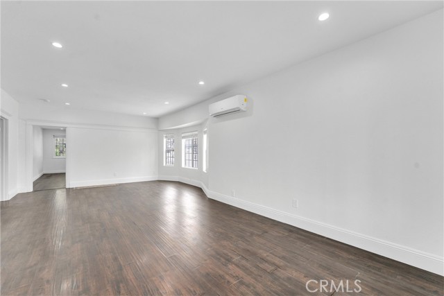 2040 Hancock Street, Los Angeles CA: https://media.crmls.org/medias/db894245-1018-4dbe-b999-26edab1e1dcd.jpg